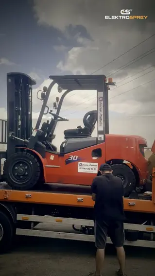 Shipping a powder coating plant: loading and container dispatch